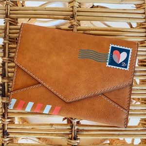 RARE NWT Fossil Envelope Clutch